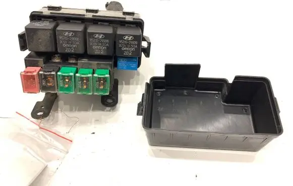 Hyundai Tucson JM Fuse box set 91490-2E130