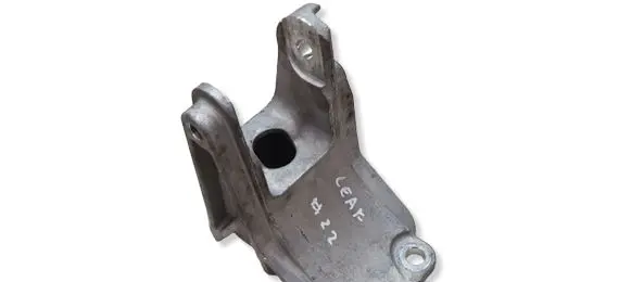 Nissan Leaf II (ZE1) Engine mounting bracket 