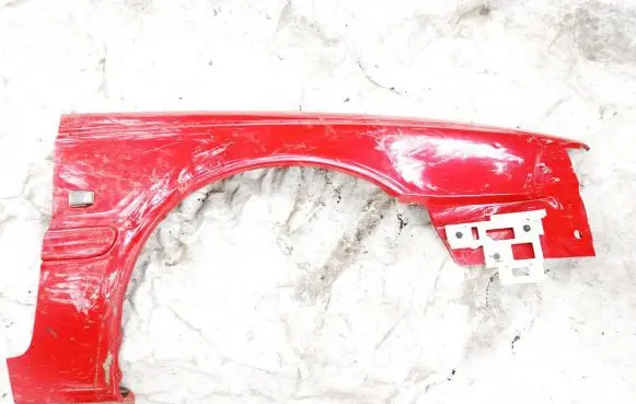 Volvo C70 Fender Raudona