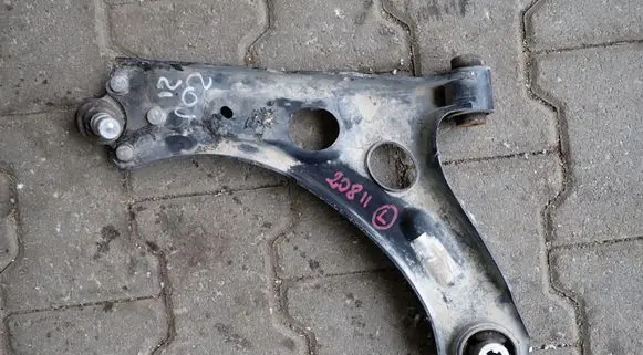 Peugeot 208 II Front lower control arm/wishbone 