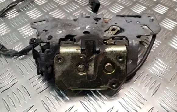 Chrysler Voyager Sliding door lock 