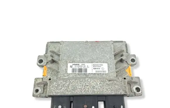 Renault Clio III Engine control unit/module 8200937869 S120200116A 8200700695