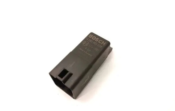 Skoda Octavia Mk2 (1Z) Glow plug pre-heat relay 0281003038 038907281D
