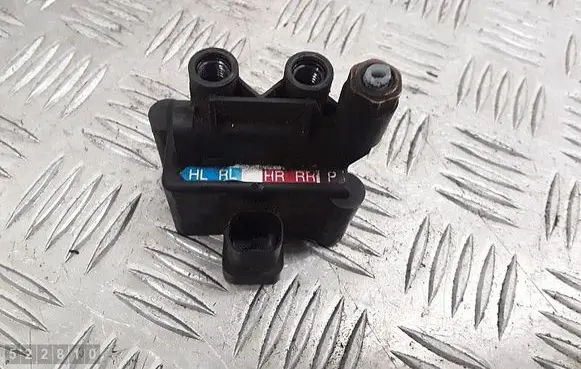 Mercedes-Benz R W251 Air suspension valve block A2513200158