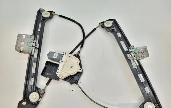 Volkswagen PASSAT CC Front door window regulator with motor 3C8959702AUTOFROST