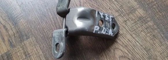Hyundai ix35 Front door lower hinge 
