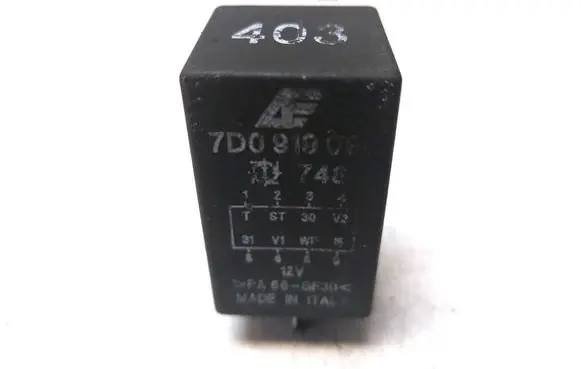 Volkswagen Transporter - Caravelle T4 Glow plug pre-heat relay 7D0919090