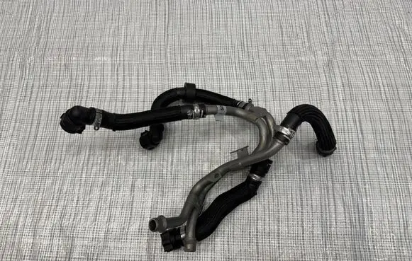 Engine coolant pipe/hose