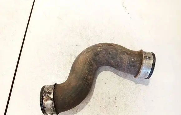 Engine coolant pipe/hose