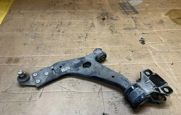 Ford Escape III Front lower control arm/wishbone 