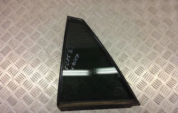 Lexus RX 330 - 350 - 400H Rear vent window glass 6818948030
