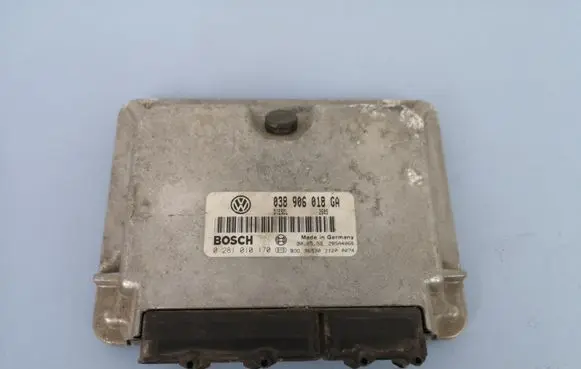 Volkswagen PASSAT B5 Engine control unit/module 038906018GA