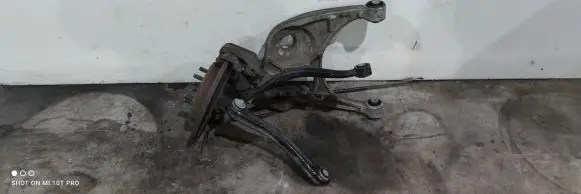 Rear wheel hub spindle/knuckle