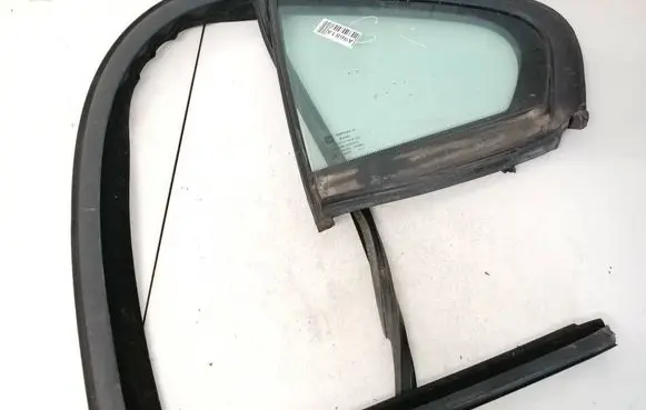 Rear vent window glass