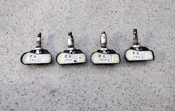 Mercedes-Benz C W205 Tire pressure sensor GG4T