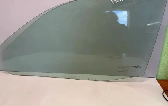 Volkswagen Golf IV Front door window/glass (coupe) 43R001352