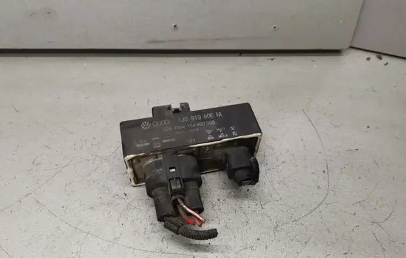 Volkswagen Polo IV 9N3 Coolant fan relay 1J0919506M