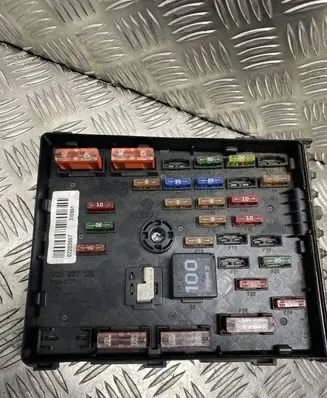 Volkswagen PASSAT B6 Fuse box set 3C0937125 63592777