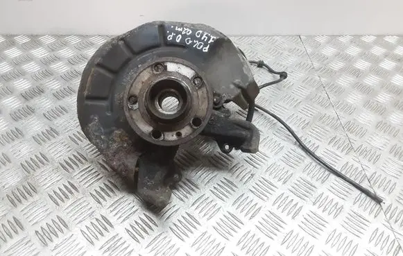 Volkswagen Polo Front wheel hub