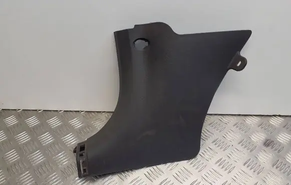 Hyundai Santa Fe Foot area side trim 858232B700