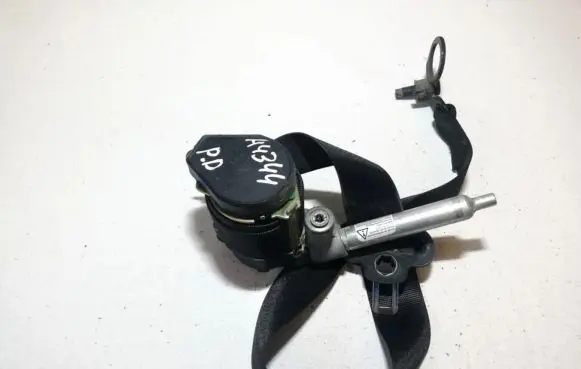 Mercedes-Benz A W168 Front seatbelt 0560839801 100ds10rs000
