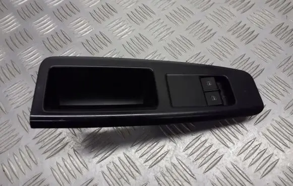 Volkswagen Polo IV 9N3 Front door window switch trim 6Q1867171