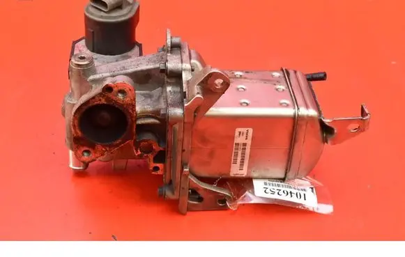 Volvo V40 EGR valve cooler 31370670