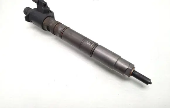 Volvo XC70 Fuel injector 31272690 0445116016