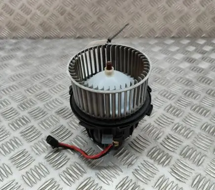 Porsche Macan (95B) Heater fan/blower 8T1820021