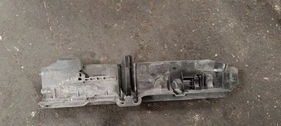 BMW 3 E90 E91 Radiator mount bracket 17107524912