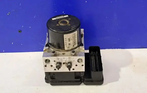 Mercedes-Benz SLK R172 ABS Pump A1729014000