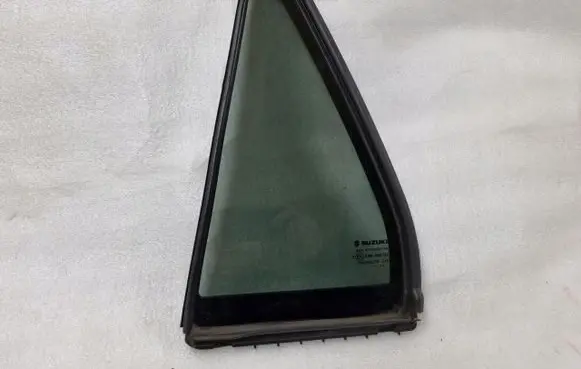Suzuki SX4 S-Cross Rear vent window glass 8467561M00
