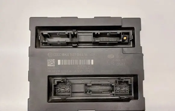 Audi A4 S4 B8 8K Comfort/convenience module 8K0907064M
