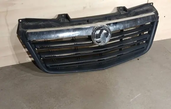 Opel Movano B Front bumper upper radiator grill 623109857R EL018828