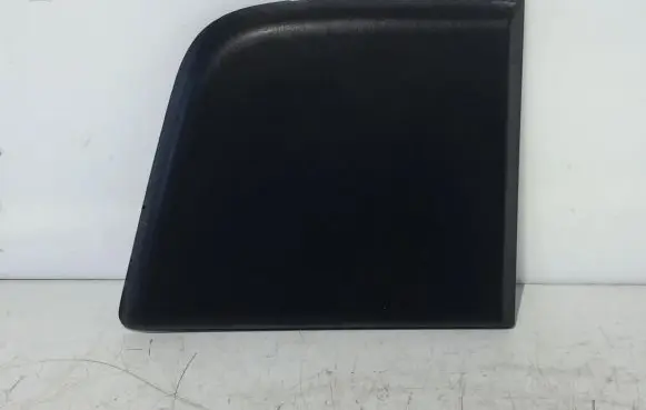 Rear fender molding trim