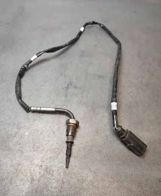 Volkswagen PASSAT B8 Exhaust gas temperature sensor 04L906088BD