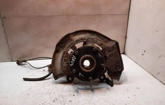 Toyota RAV 4 (XA30) Front wheel hub