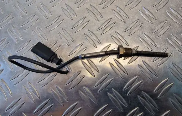 Audi A4 S4 B8 8K Exhaust gas temperature sensor 03L906088D