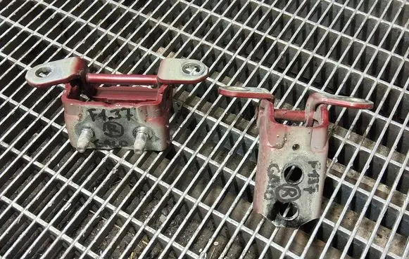 Nissan Juke I F15 Rear door hinge set 