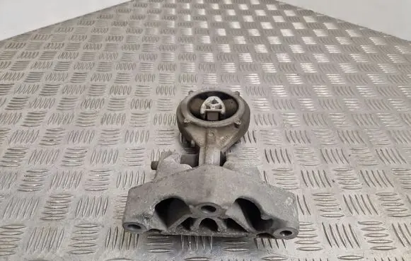 Engine mount bracket