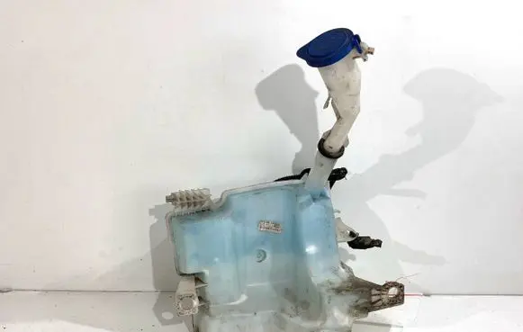 Ford Focus Windshield washer fluid reservoir/tank BV6117B613CA