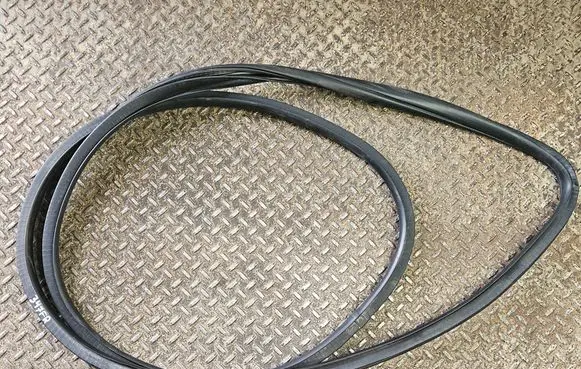 Jeep Grand Cherokee Front door rubber seal 55399256AB
