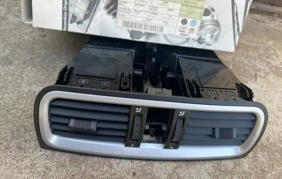 Skoda Roomster (5J) Dash center air vent grill 5J0820951C 1792 PF1792