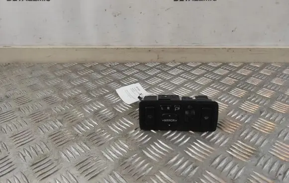 Toyota Avensis T250 Wing mirror switch 777669 183575