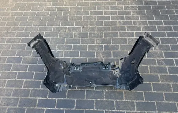 Mercedes-Benz C W205 Other engine bay part A2056207501