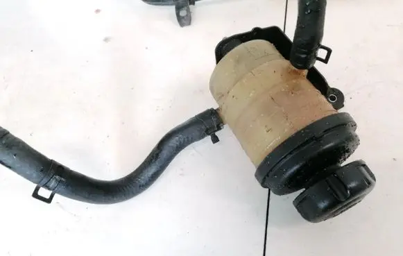 Hyundai Santa Fe Brake fluid reservoir 