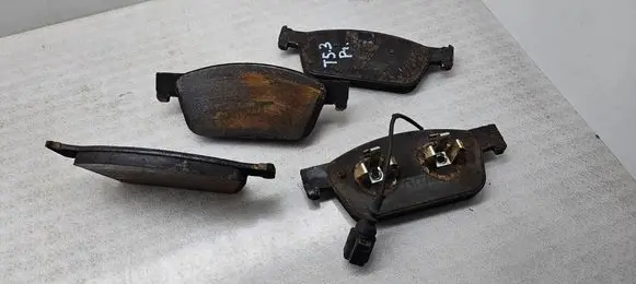 Volkswagen Transporter - Caravelle T5 Brake pads (front)