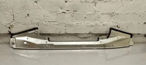 Radiator mount bracket