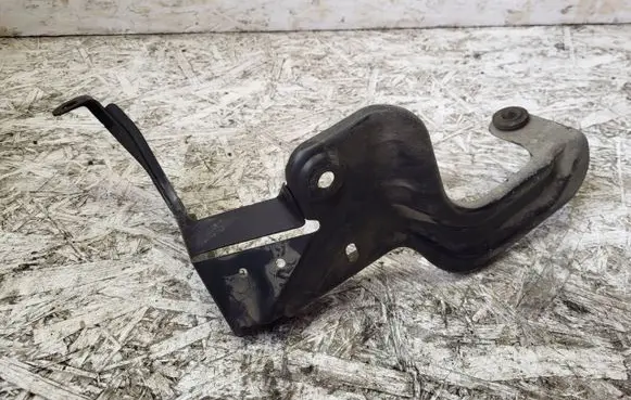 Audi A6 S6 C6 4F Intercooler pipe mounting bracket 4F0145814