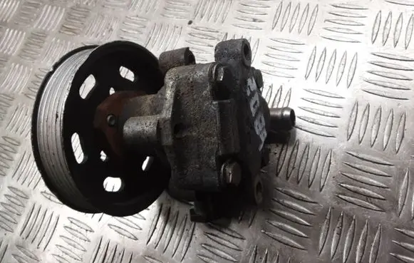 Volkswagen Golf IV Power steering pump 038145255B